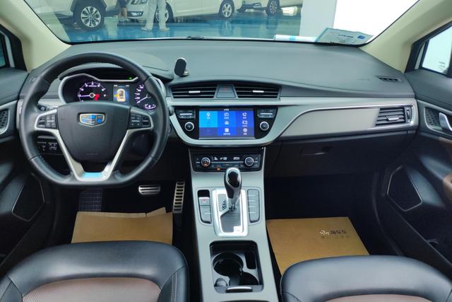 Geely Emgrand GS 2017 — фото 11