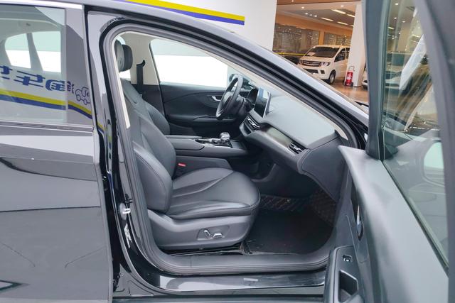 Red flag E-QM5 2024 Черный из Китая, фото 2