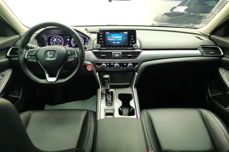Honda Accord — фото 8
