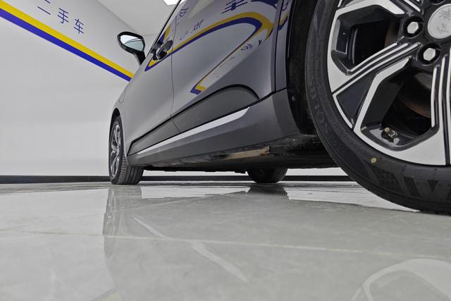 Red flag E-QM5 2024 Черный из Китая, фото 5