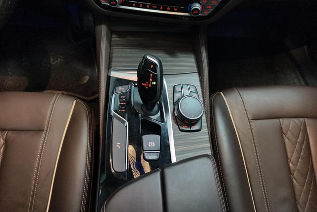BMW 5-Series 2018 530 Li x Drive — фото 14