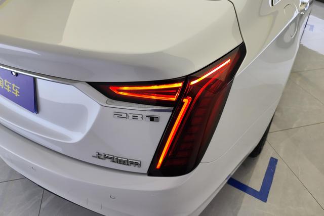 Cadillac CT6 2022 — фото 11