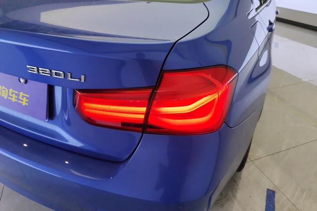 BMW 3 Series 2019 — фото 13