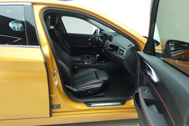 BMW 1 Series 2017 — фото 15