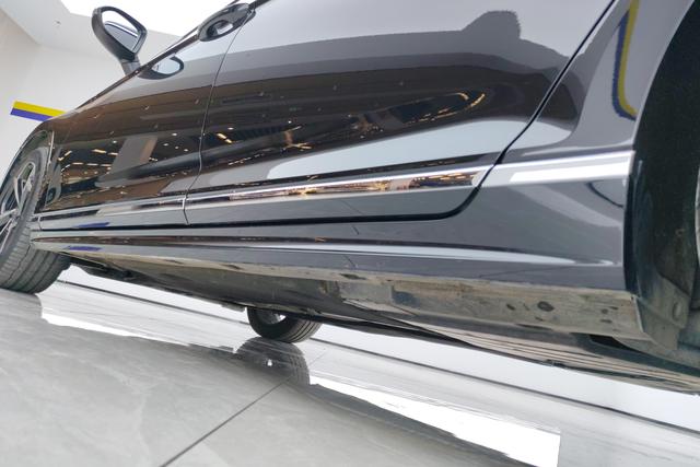 Volkswagen Magotan 2024 Черный из Китая, фото 2