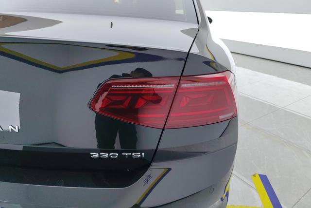 Volkswagen Magotan 2024 Черный из Китая, фото 6