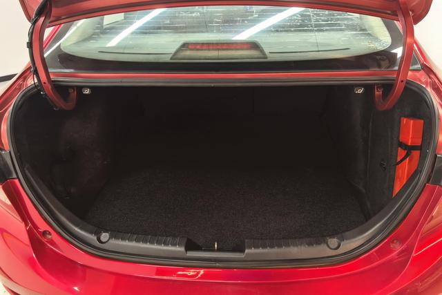 Mazda 3 Axela 2017 — фото 17