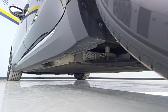 Red flag E-QM5 id 3823280 из Китая 17