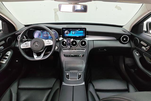Mercedes Benz C-Class 2020 — фото 12