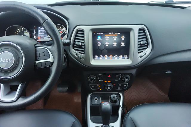 Jeep Compass 2019 220 T AT — фото 11