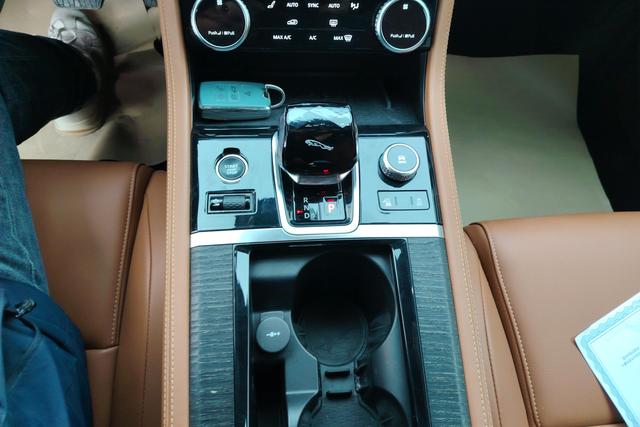 Jaguar XFL 2021 — фото 15