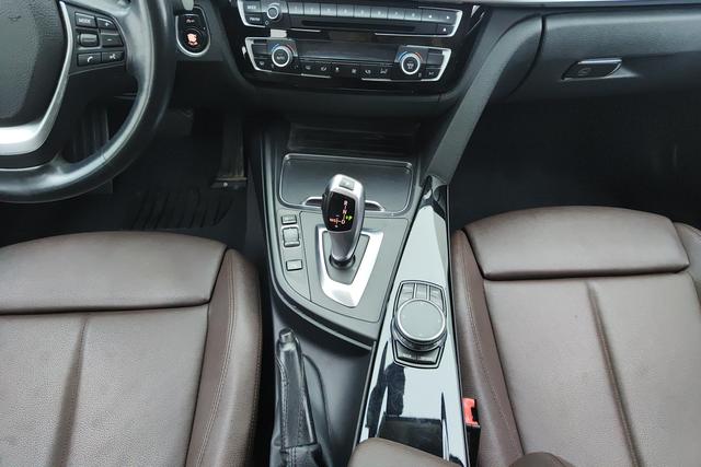 BMW 3 Series 2019 — фото 12