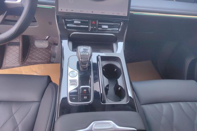 Trumpchi M8 2024 2.0 TGDI — фото 15