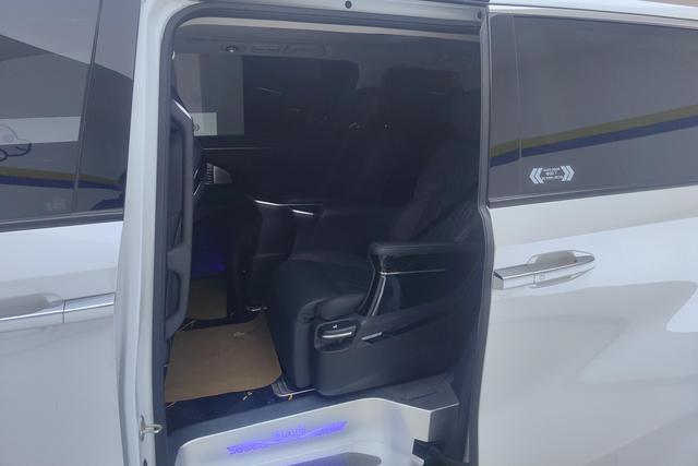 Trumpchi M8 2024 2.0 TGDI — фото 16