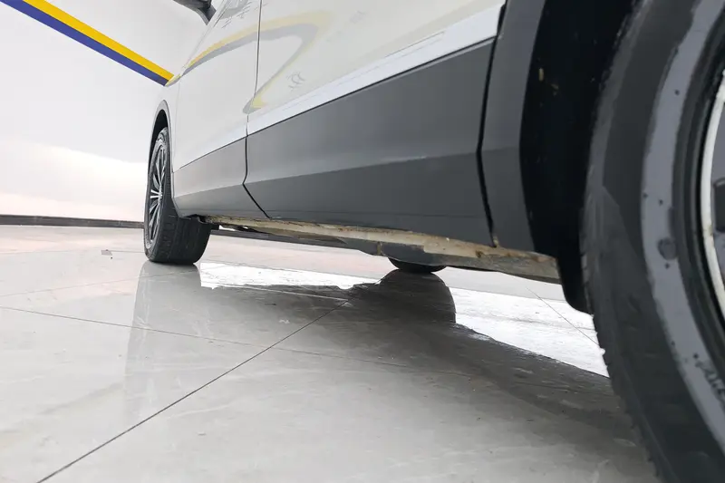 Volkswagen Tiguan L 330 TSI AT 2 WDComfort VI — фото 8