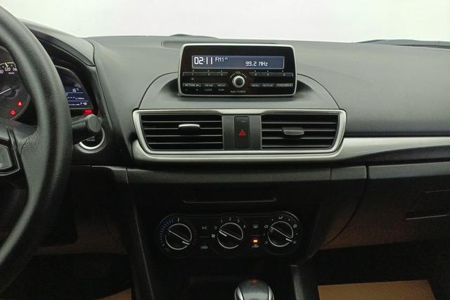 Mazda 3 Axela 2017 — фото 12