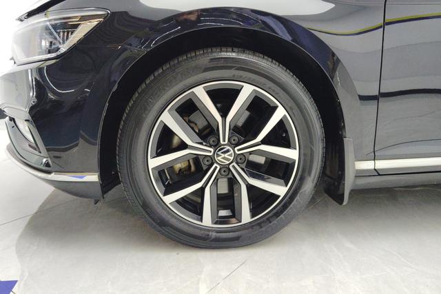 Volkswagen Magotan 2022 Черный из Китая, фото 4