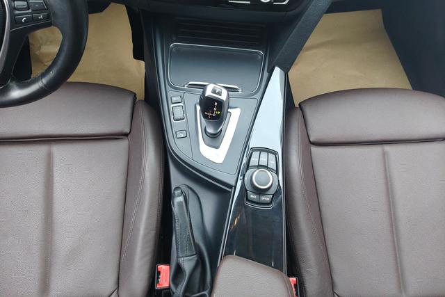 BMW 3 Series 2018 — фото 16