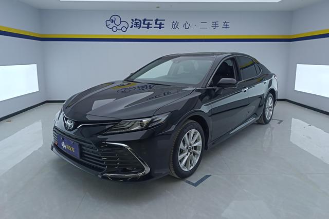 Toyota Camry 2021 — фото 1