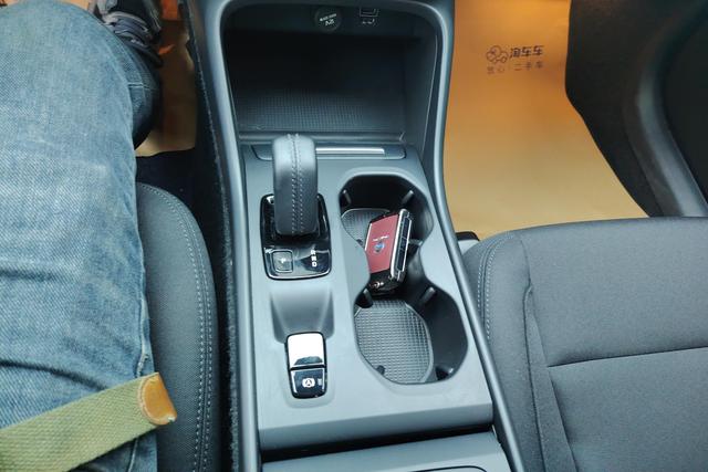 Volvo XC40 2021 T 3 — фото 14