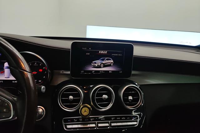 Mercedes Benz GLC 2019 — фото 12