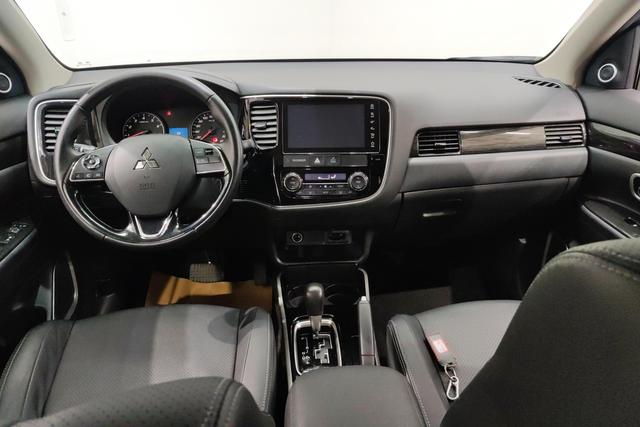 Mitsubishi Outlander 2018 — фото 11