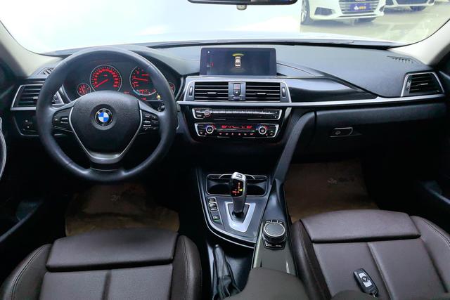 BMW 3 Series 2019 — фото 12