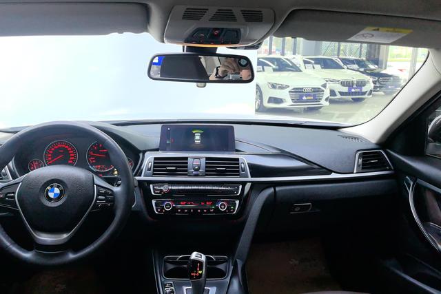 BMW 3 Series 2019 — фото 15