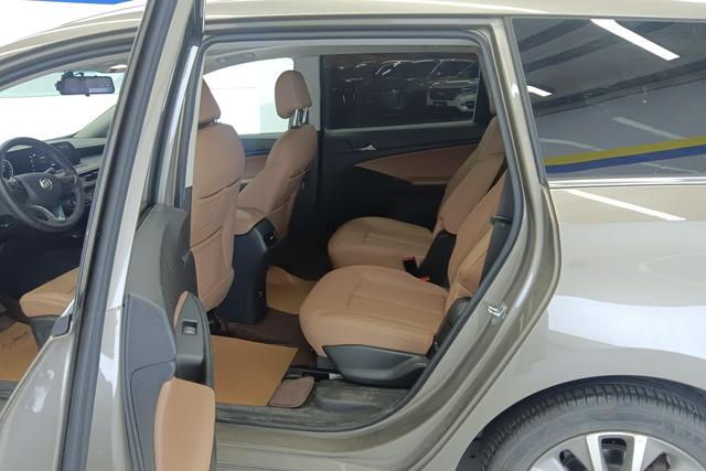 Buick GL6 2023 Желтый из Китая, фото 3