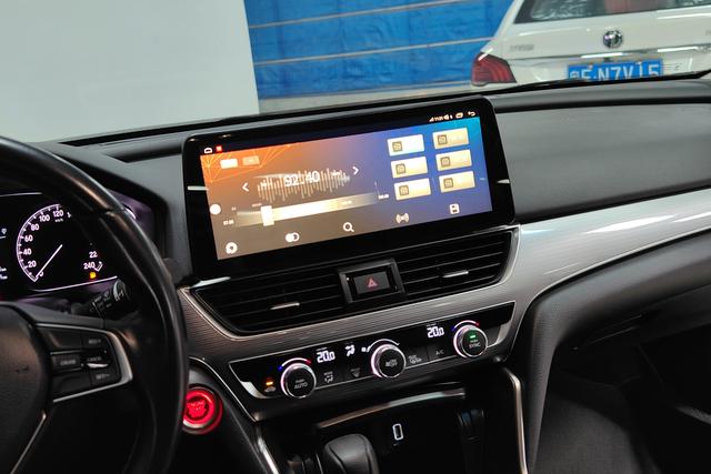 Honda Accord 2018 — фото 12