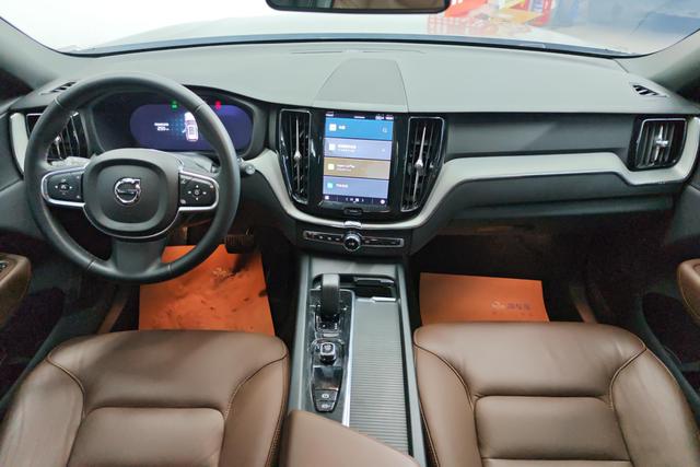 Volvo XC60 2023 B 5 4 WD — фото 13
