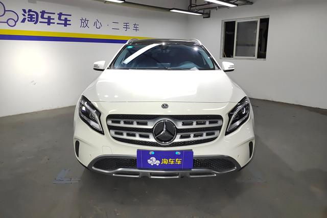 Mercedes-Benz GLA 2019 Белый из Китая