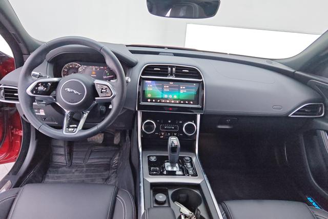 Jaguar XEL 2020 2.0 T 200 PS R-DYNAMIC S — фото 13