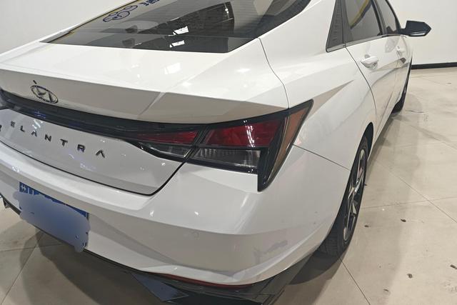 Hyundai Elantra 2022 1.5 L CVT GLX — фото 10