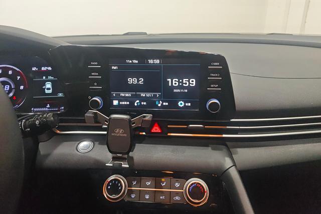 Hyundai Elantra 2022 1.5 L CVT GLX — фото 12
