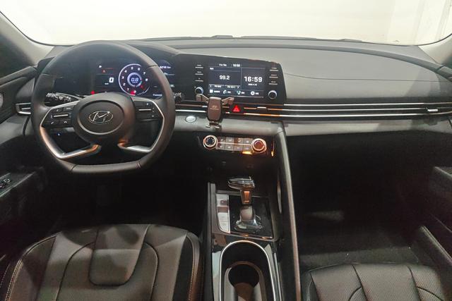 Hyundai Elantra 2022 1.5 L CVT GLX — фото 11