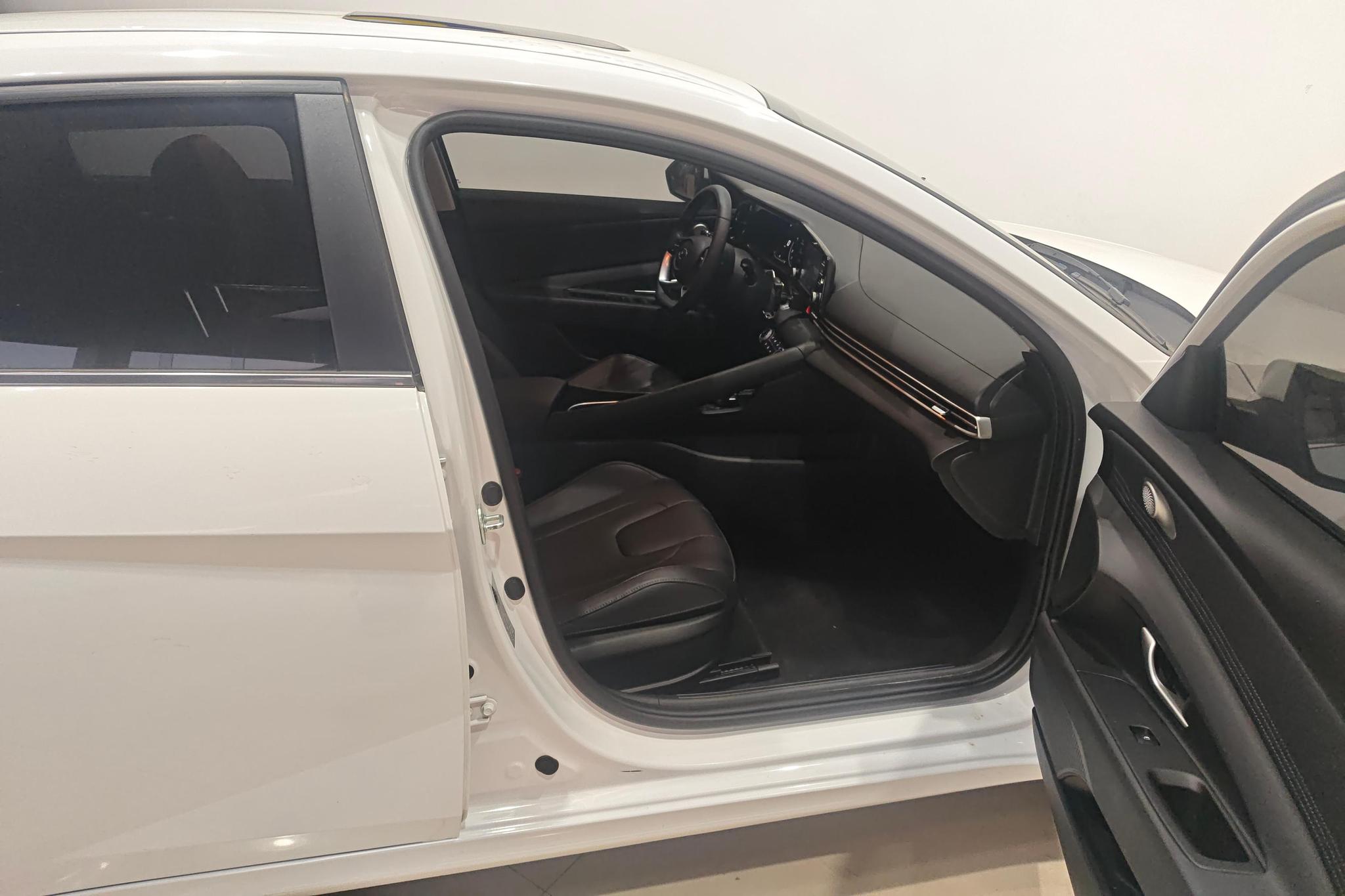 Hyundai Elantra 2022 1.5L CVT GLX Elite