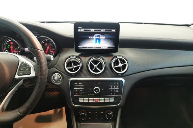 Mercedes Benz GLA 2019 — фото 11