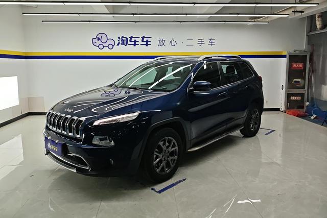 Jeep Free light 2020 — фото 1