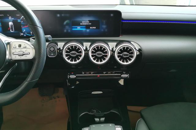 Mercedes-Benz A-Class 2022 A 200 L — фото 12