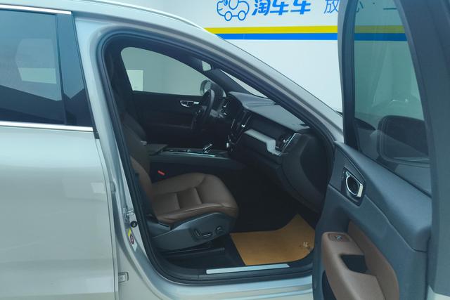 Volvo XC60 2022 B 5 4 WD — фото 10