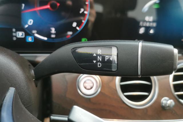 Mercedes-Benz E-Class 2022 E 300 L — фото 14