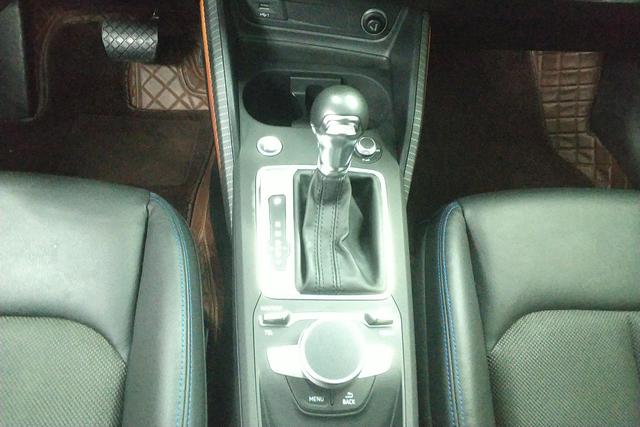 Audi Q2L e-tron 2021 Синий из Китая