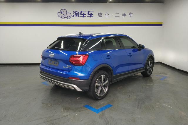 Audi Q2L e-tron 2019 — фото 3