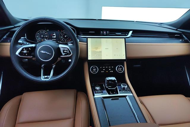 Jaguar XFL 2023 2.0 T P 250 2 WD — фото 13