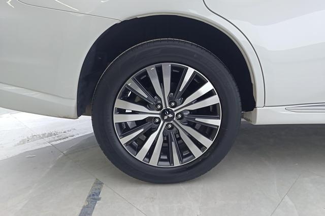 Mitsubishi Outlander 2021 — фото 10