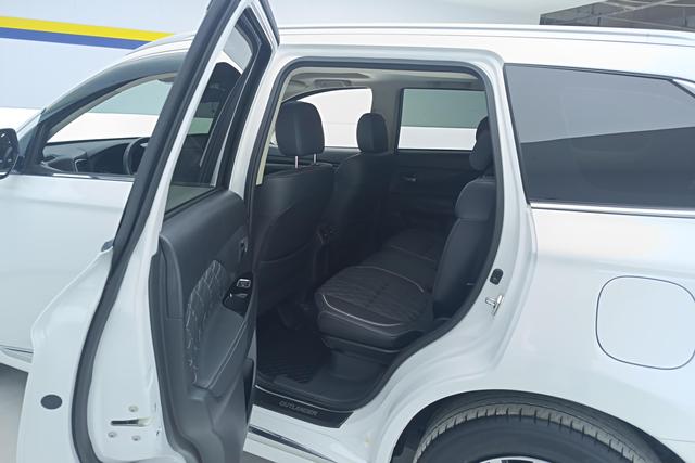 Mitsubishi Outlander 2021 — фото 15