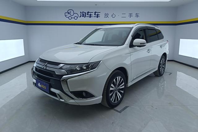 Mitsubishi Outlander 2021 — фото 1