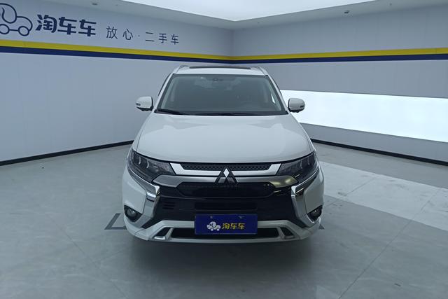 Mitsubishi Outlander 2021 — фото 2
