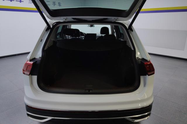 Volkswagen Tiguan L 2023 — фото 17